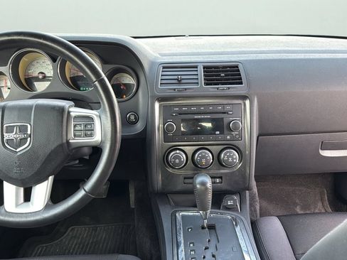 Used 2014 Dodge Challenger SXT RWD image 22