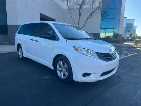 Used 2013 Toyota Sienna L image 3