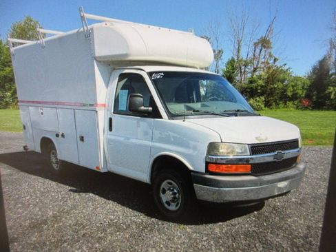 Used 2012 Chevrolet Express 3500 RWD image 3