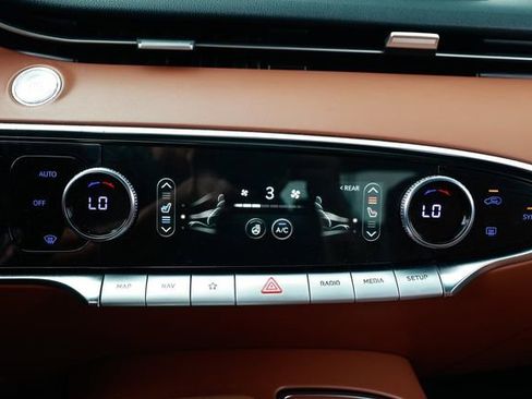 Used 2022 Genesis GV70 2.5T w/ Advanced Package image 37