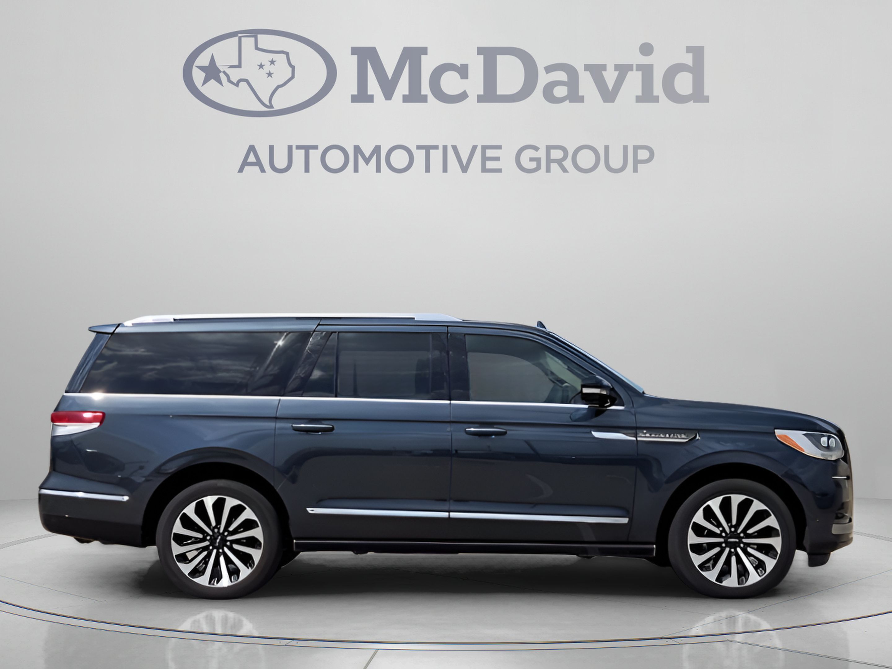 Certified 2024 Lincoln Navigator L Reserve AWD/4WD image 7