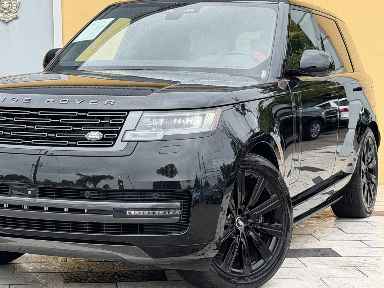 Used 2025 Land Rover Range Rover SE AWD/4WD image 5