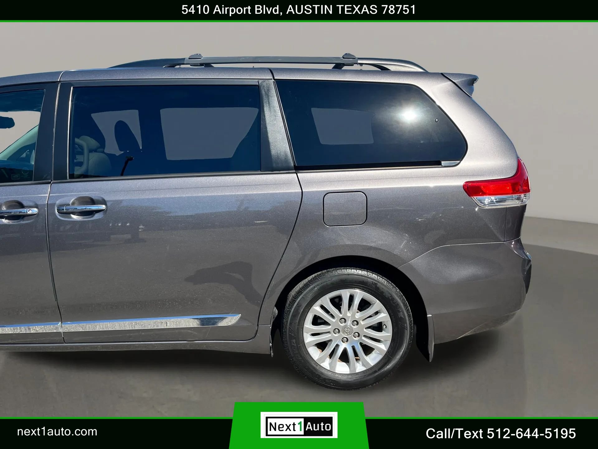 Used 2014 Toyota Sienna XLE w/ Entertainment Package FWD image 15