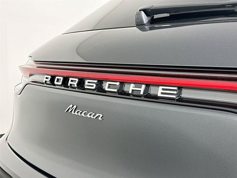 Certified 2026 Porsche Macan AWD/4WD image 17