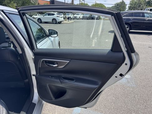 Used 2014 Nissan Altima 2.5 SL w/ Technology Package FWD image 24