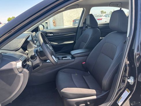 Used 2025 Nissan Altima 2.5 SV FWD image 26