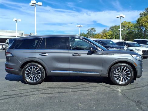 Certified 2023 Lincoln Aviator Reserve w/ Equipment Group 201A image 8