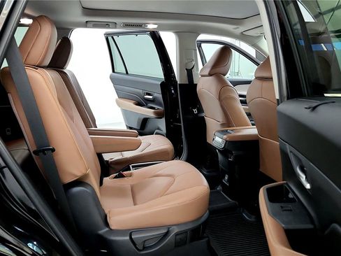 Used 2024 Toyota Grand Highlander Platinum image 19