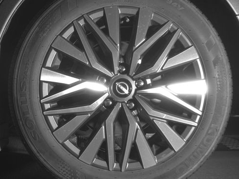 Used 2025 Nissan Altima 2.5 SV FWD image 14