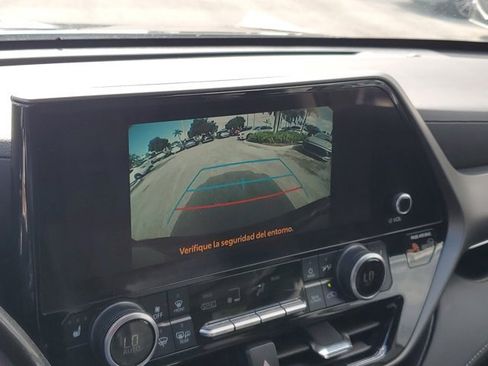 Used 2023 Toyota Highlander XLE image 27