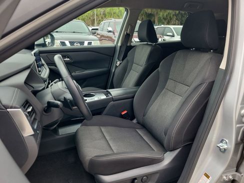 Used 2025 Nissan Rogue SV FWD image 16