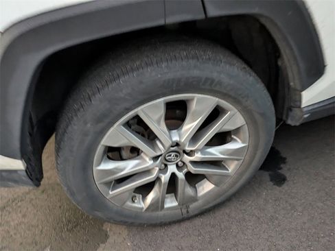 Used 2019 Toyota RAV4 XLE Premium w/ Cold Weather Package image 9