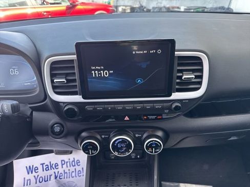 Used 2023 Hyundai Venue Limited FWD image 8