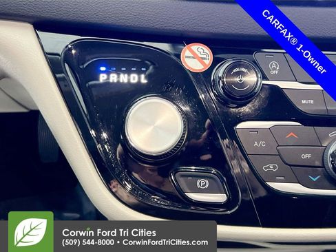 Used 2024 Chrysler Pacifica Touring-L image 10