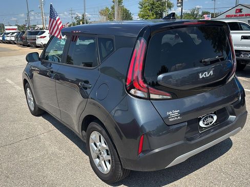 Used 2025 Kia Soul LX w/ LX Technology Package FWD image 4