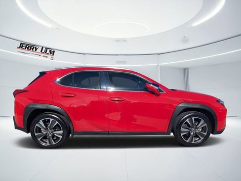 Used 2019 Lexus UX 200 w/ Premium Package image 2