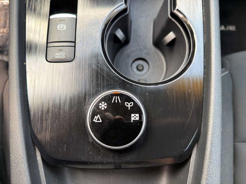 Used 2024 Nissan Rogue S AWD/4WD image 17