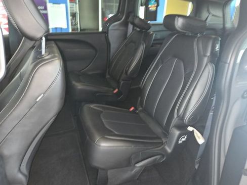 Used 2025 Chrysler Pacifica Select FWD image 21