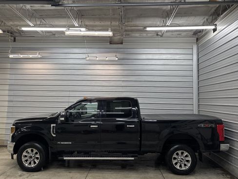 Used 2018 Ford F250 XLT w/ XLT Premium Package image 8