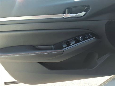 Certified 2024 Nissan Altima 2.0 SR image 16