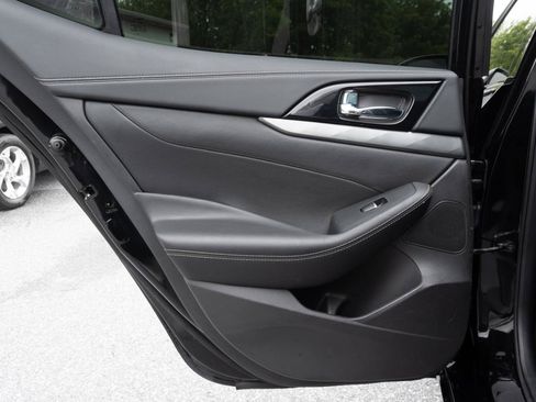 Used 2022 Nissan Maxima SV w/ Floor Mat Group FWD image 17
