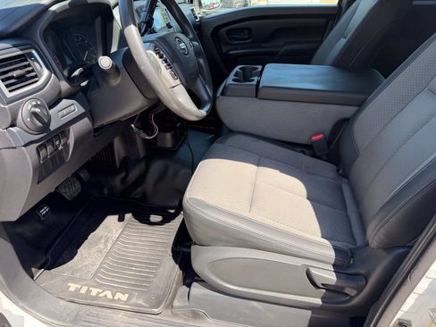 Used 2017 Nissan Titan S AWD/4WD image 14