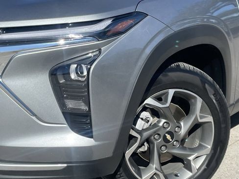 Used 2025 Chevrolet Trax LT image 8