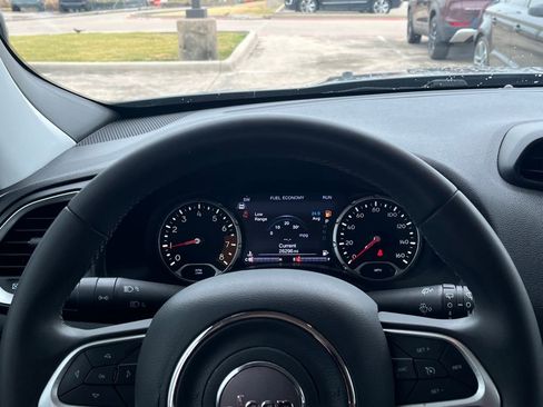 Used 2021 Jeep Renegade Latitude image 22