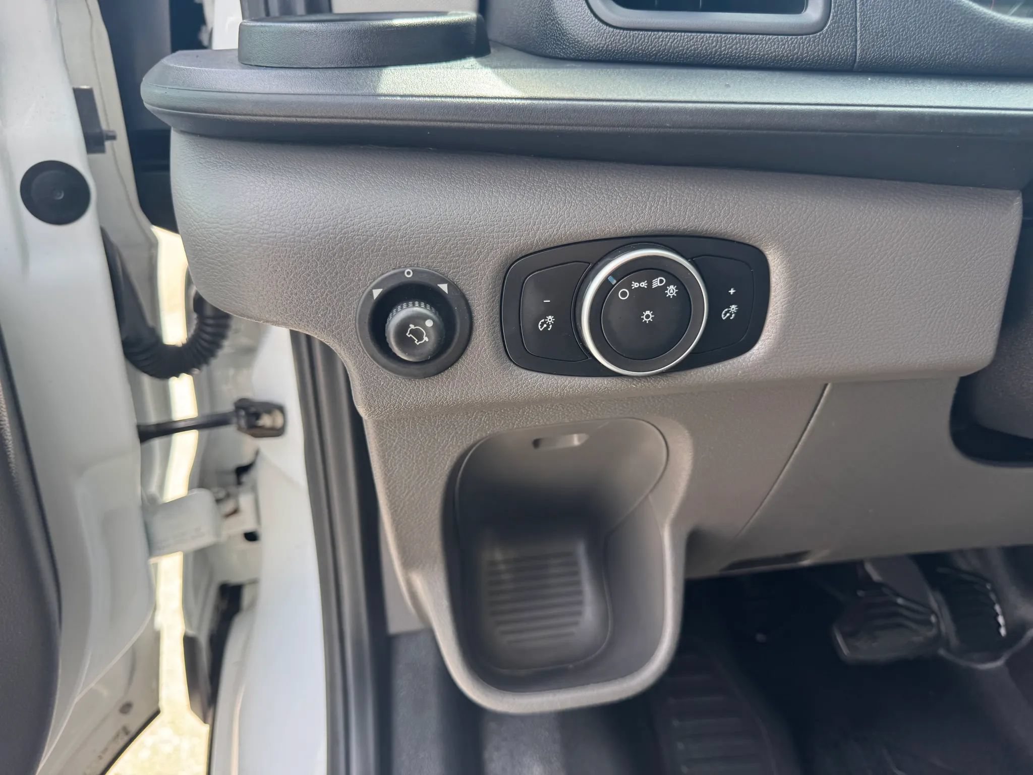 Used 2020 Ford Transit 250 Medium Roof AWD w/ Load Area Protection Package image 18