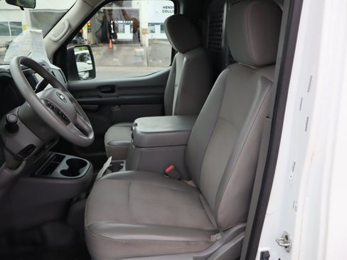Used 2021 Nissan NV 2500 SV w/ Back Door Glass Package RWD image 15