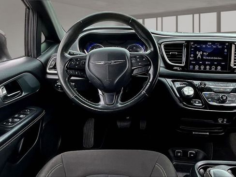 Used 2020 Chrysler Pacifica Touring w/ S Appearance Package FWD image 5