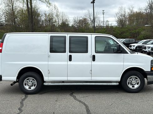 Used 2024 Chevrolet Express 2500 w/ Driver Convenience Package RWD image 5