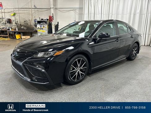 Used 2023 Toyota Camry SE FWD image 4
