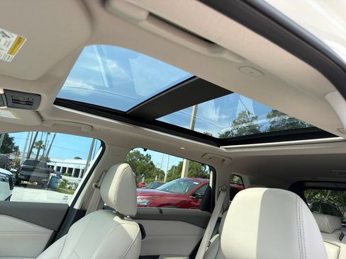 Used 2023 Nissan Rogue SL w/ SL Premium Package FWD image 17
