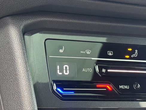 Used 2024 Volkswagen Tiguan SE R-Line image 34