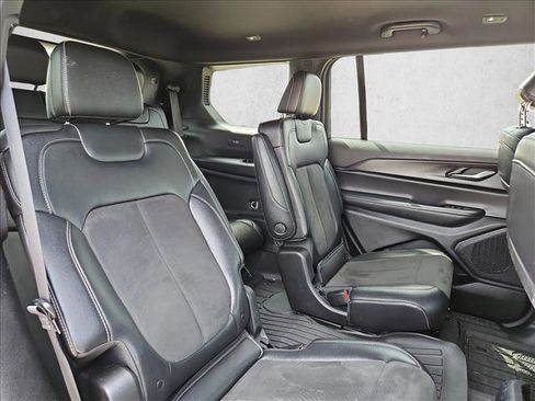 Used 2023 Jeep Grand Cherokee L Laredo RWD image 18