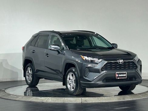 Used 2022 Toyota RAV4 XLE w/ Convenience Package AWD/4WD image 2