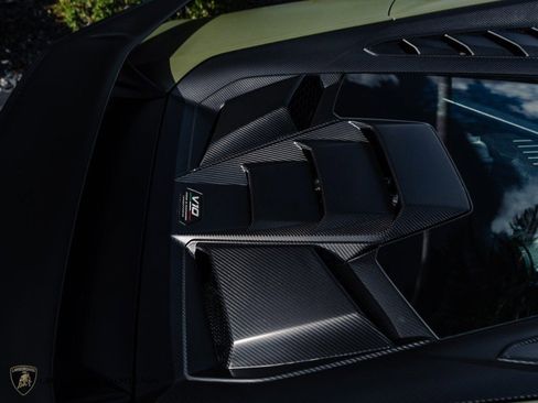 Used 2023 Lamborghini Huracan Tecnica image 33