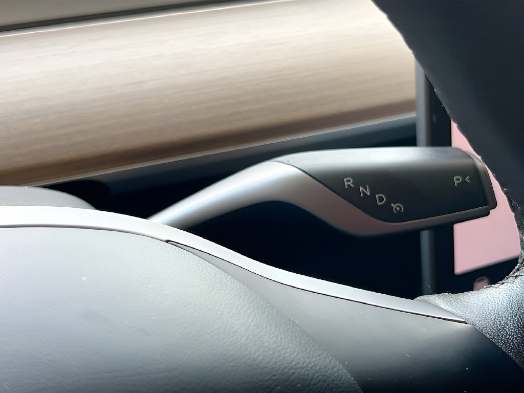 Used 2025 Tesla Model Y Long Range RWD image 17