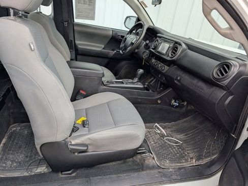 Used 2016 Toyota Tacoma SR image 17