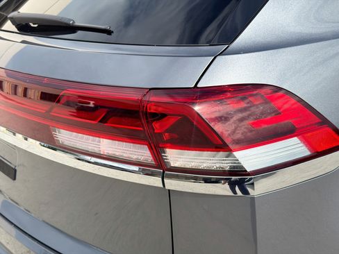 Certified 2024 Volkswagen Atlas Cross Sport SE FWD image 27