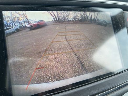 Used 2018 Buick Enclave Essence image 10