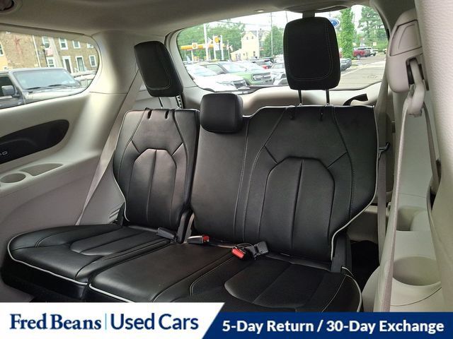Used 2023 Chrysler Pacifica Limited FWD image 15