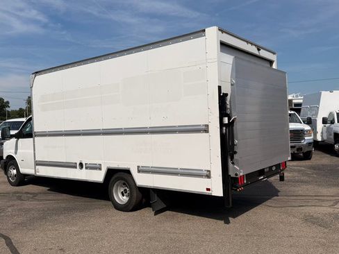 Used 2020 GMC Savana 3500 Extended w/ Driver Convenience Package RWD image 3