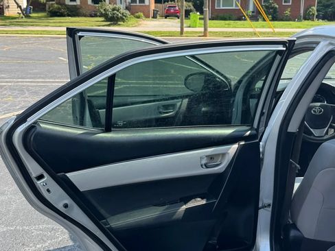 Used 2017 Toyota Corolla LE FWD image 18