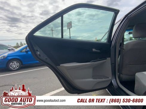Used 2013 Toyota Camry LE FWD image 10