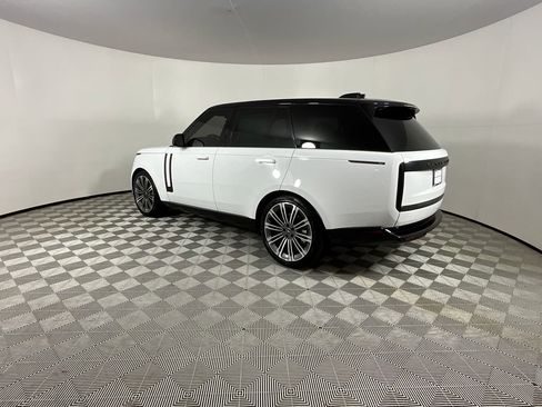 Used 2025 Land Rover Range Rover SE image 3