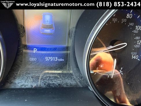 Used 2018 Toyota C-HR XLE FWD image 21