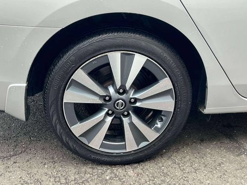 Used 2019 Nissan Sentra SV w/ Special Edition Package FWD image 9