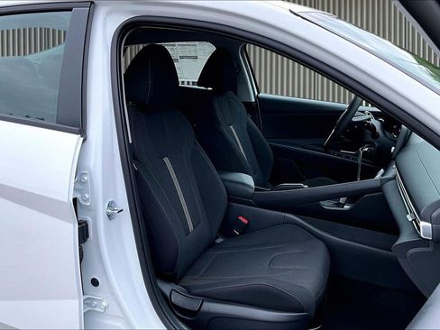 New 2026 Hyundai Elantra SE FWD image 9
